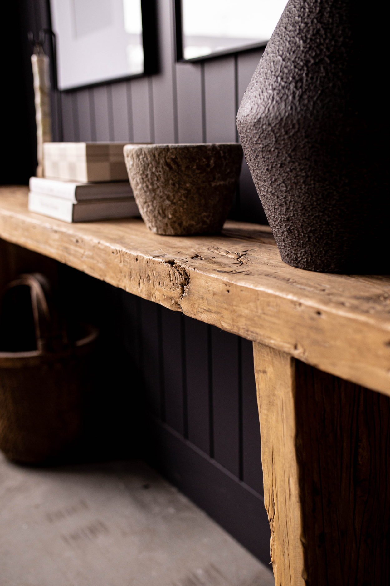 Alter Elm Wood Console Table Moyen | By Luxe B Co.