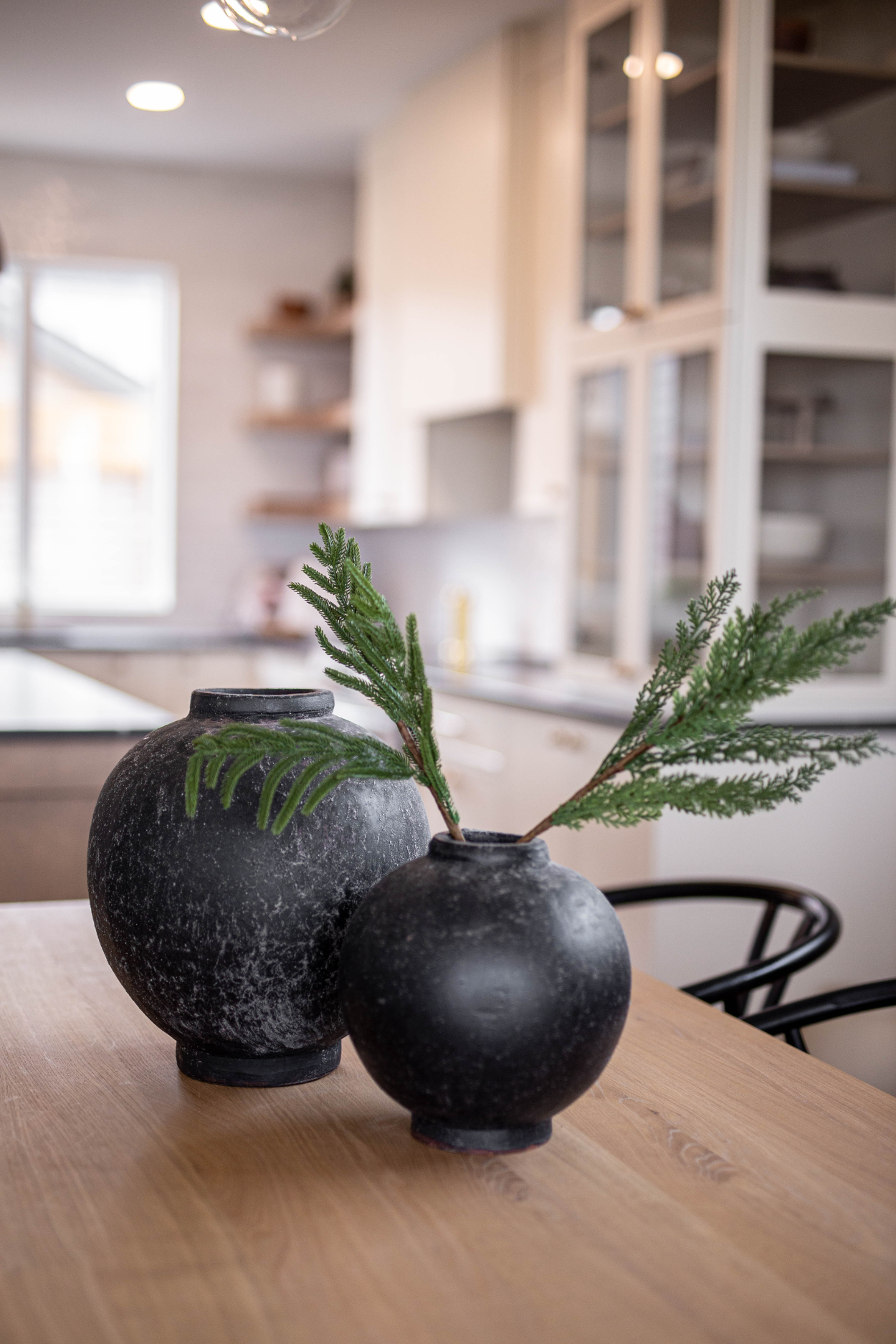 Chios Black Round Vase Pot - Luxe B Co