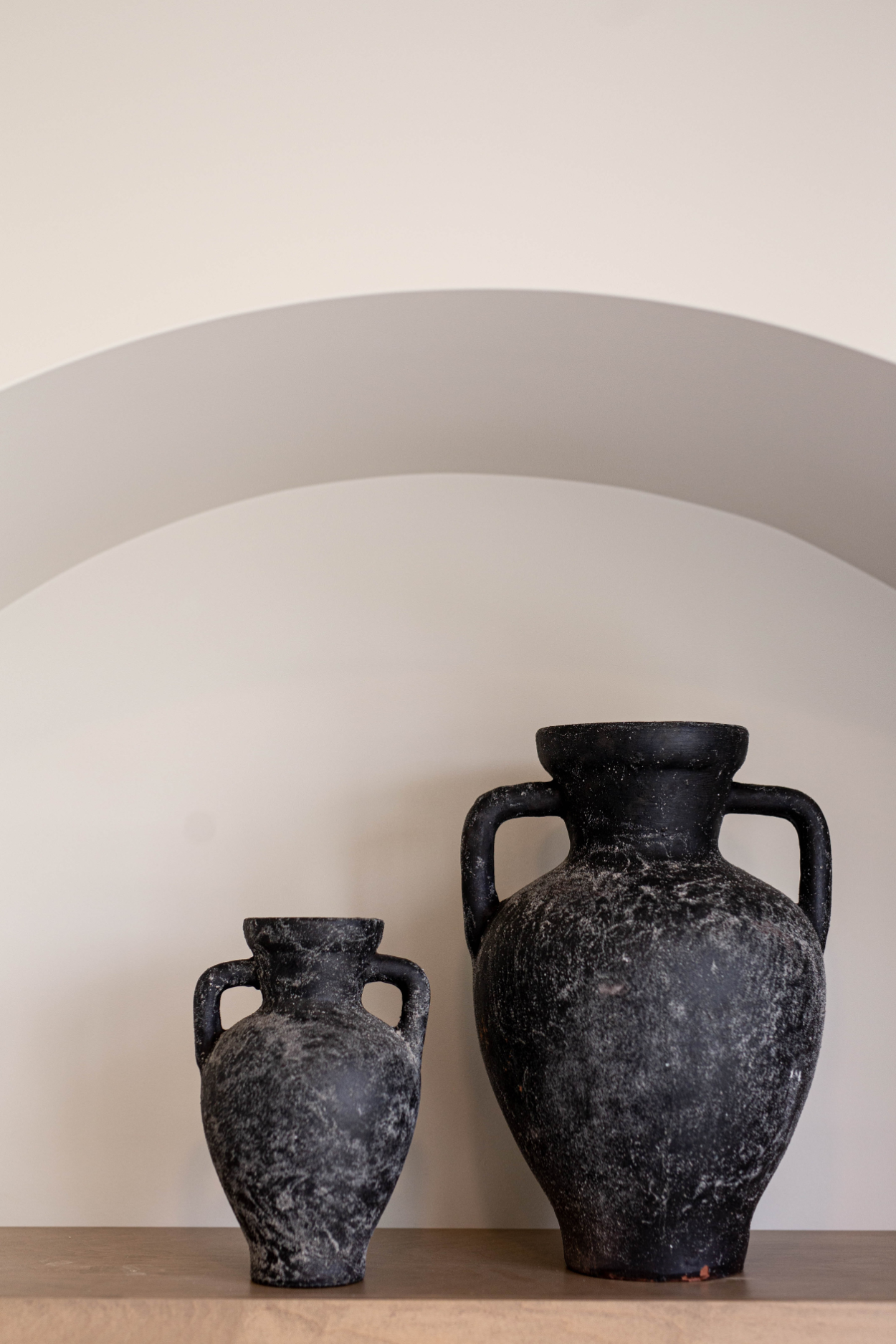 Lesbos Black Urn Vase With Handle Large | By Luxe B Co.