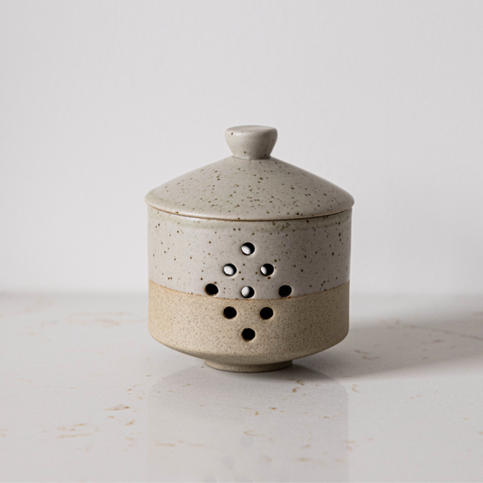 Ceramic Garlic Keeper - Luxe B Co