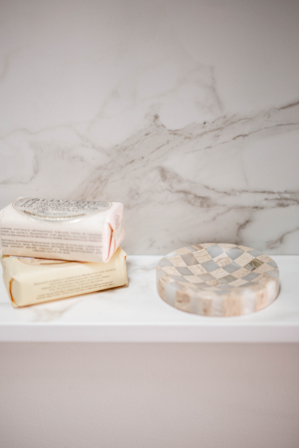 Checkered Travertine & Marble Soap Dish - Luxe B Pampas Grass  Canada , dried flowers and pampas grass Canadian Company. Bulk and wholesale dried flowers and pampas grass fluffy. Large White Pampas Grass Toronto
