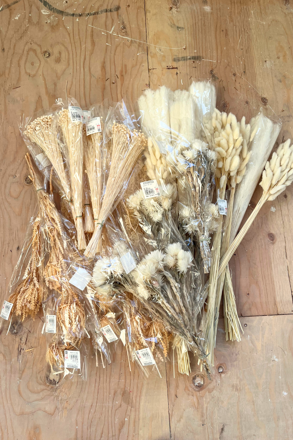 Bleached White Dried Flower Box - 30 Bundles - Luxe B Pampas Grass  Vintage Home Decor Shop Luxe B Co Instagram