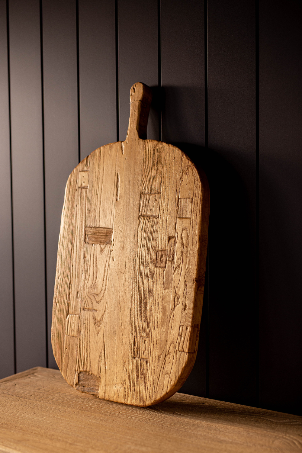 Elm Wood Cutting Board - Luxe B Co