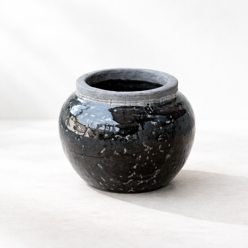 Antique Inspired Midnight Gloss Vase | By Luxe B Co. 
