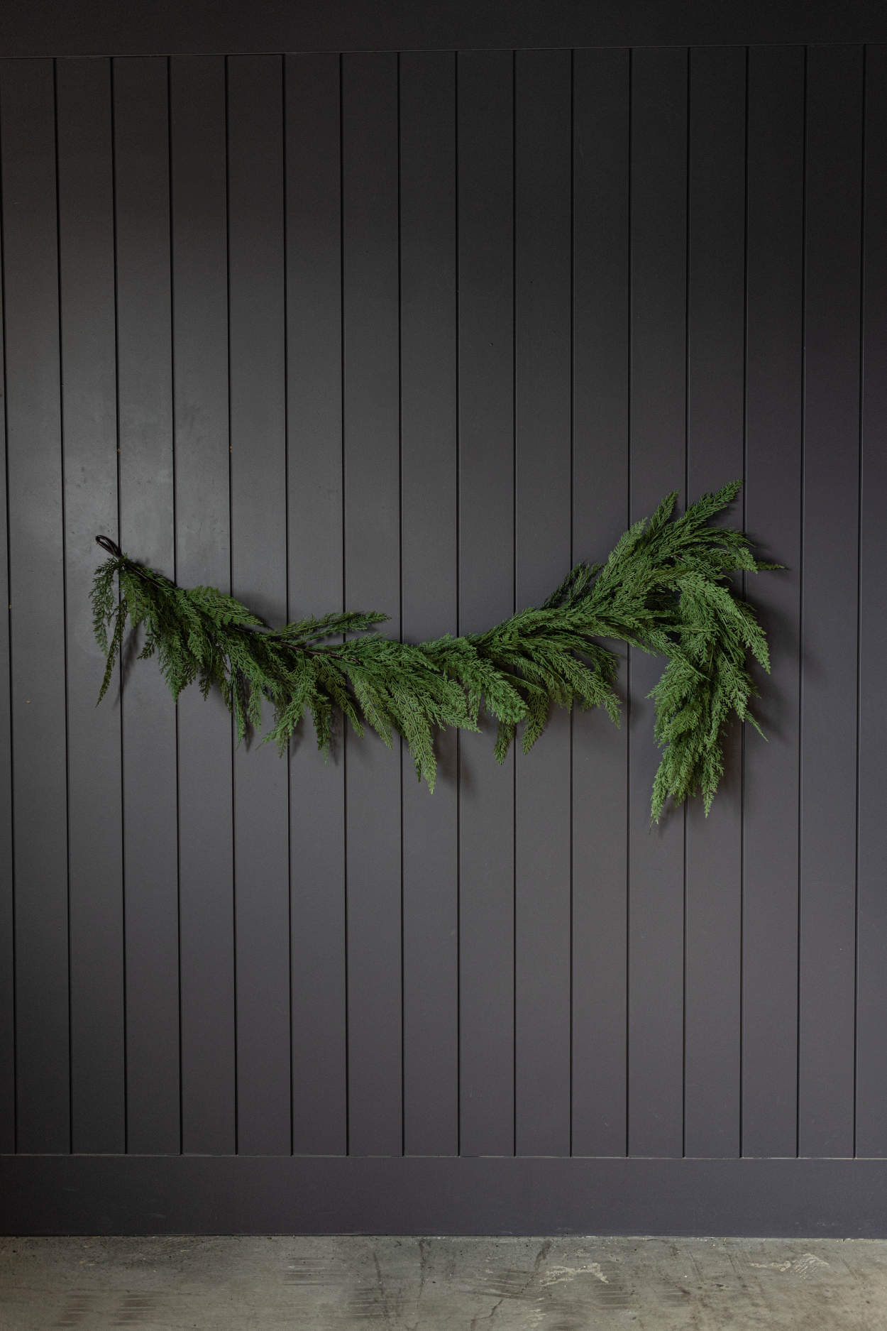 Luxe B Co. Cypress Leaf Garland - Thumbnail 2