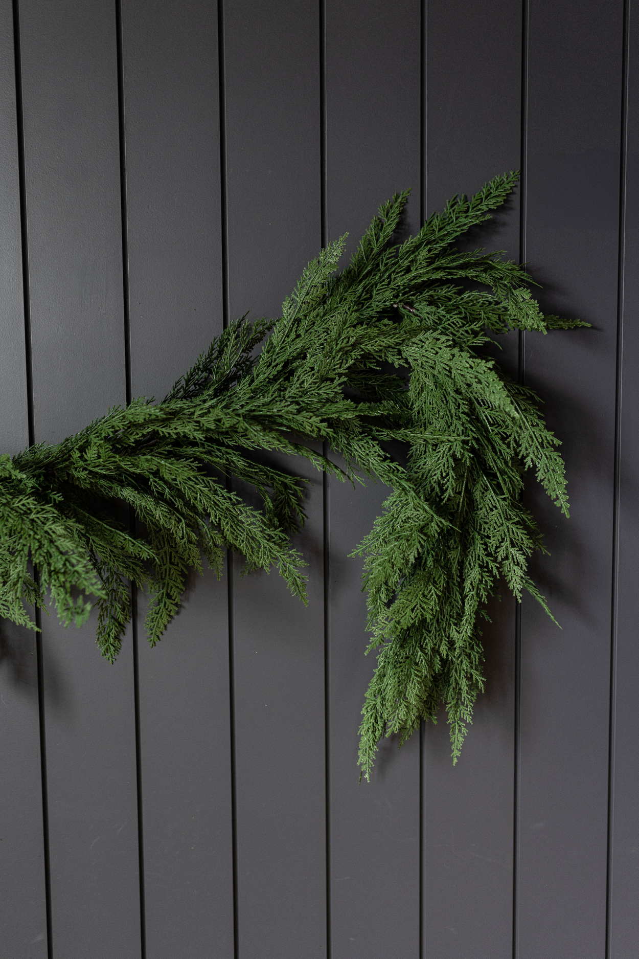 Luxe B Co. Cypress Leaf Garland - Thumbnail 3