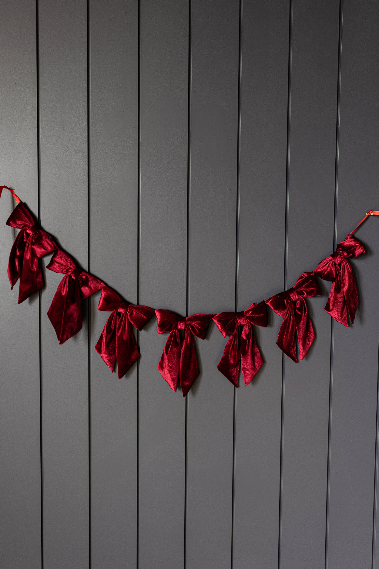 Luxe B Co. Velvet Bow Garland - Thumbnail 4