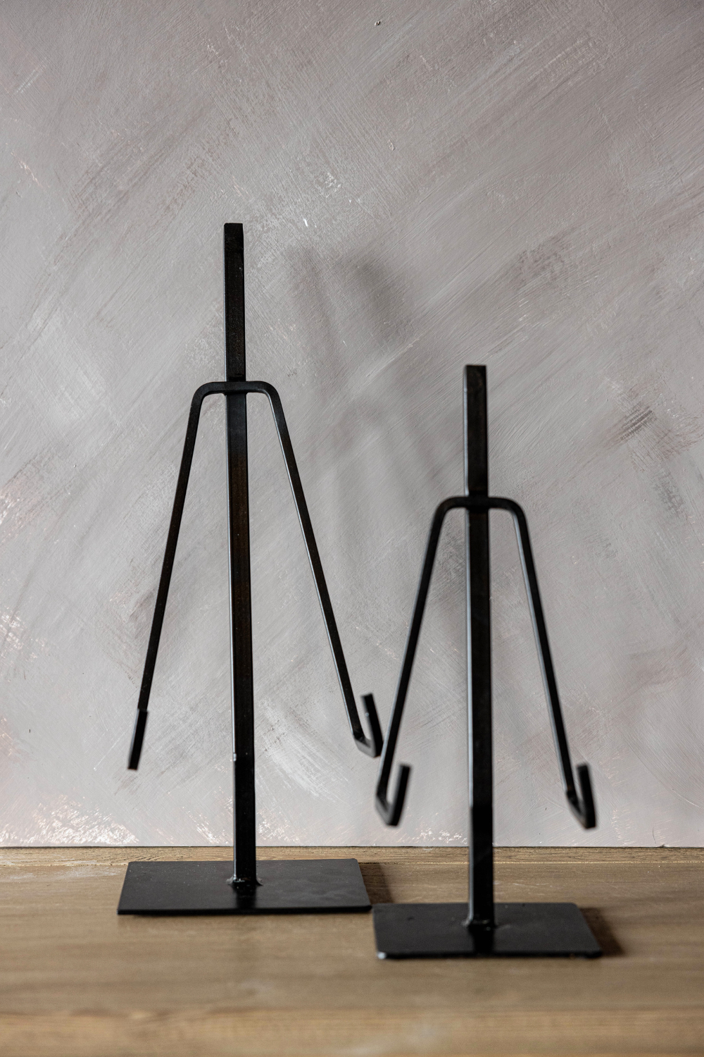 Dual Arm Black Iron Easel - Luxe B Co