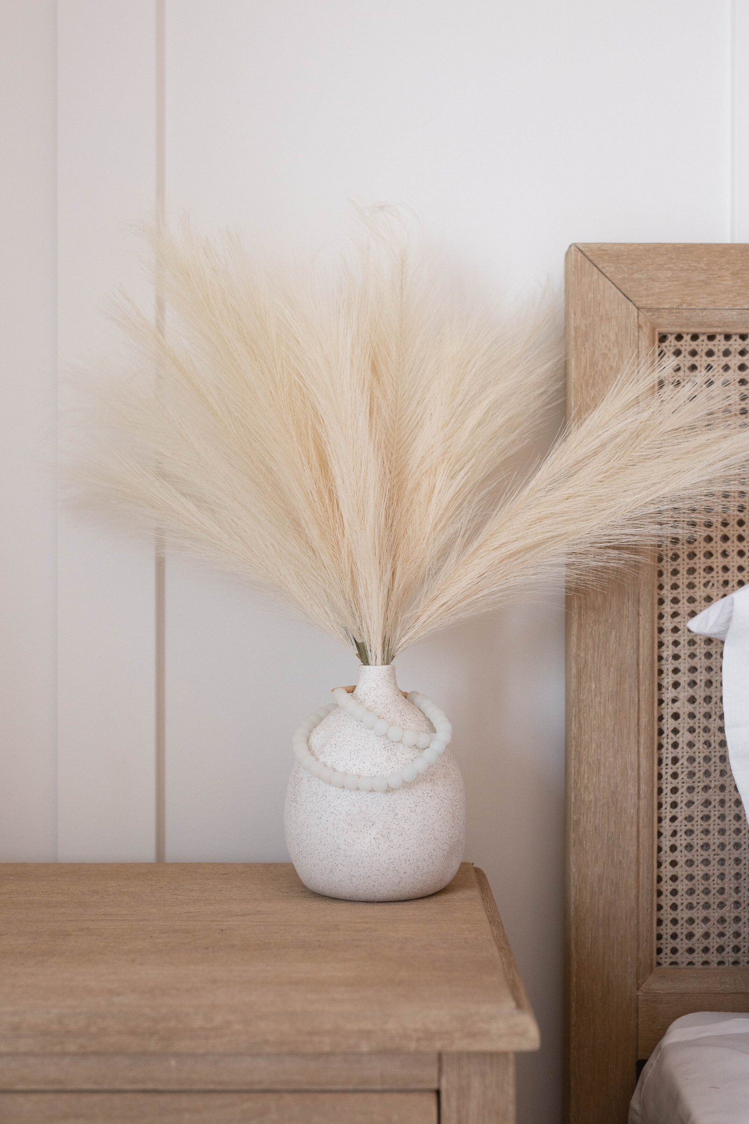Pampas grass vase accent size small artificial faux + Mojave vase promo pack - Luxe B Pampas Grass  Canada , dried flowers and pampas grass Canadian Company. Bulk and wholesale dried flowers and pampas grass fluffy. Large White Pampas Grass Toronto