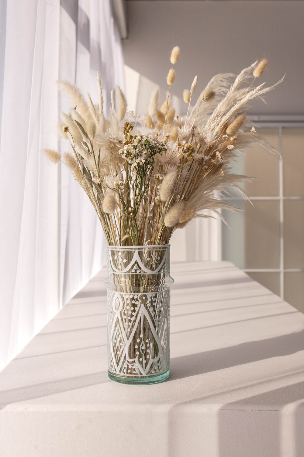 MARRAKECH GLASS VASE ZWAK WHITE - Luxe B Pampas Grass  Canada , dried flowers and pampas grass Canadian Company. Bulk and wholesale dried flowers and pampas grass fluffy. Large White Pampas Grass Toronto