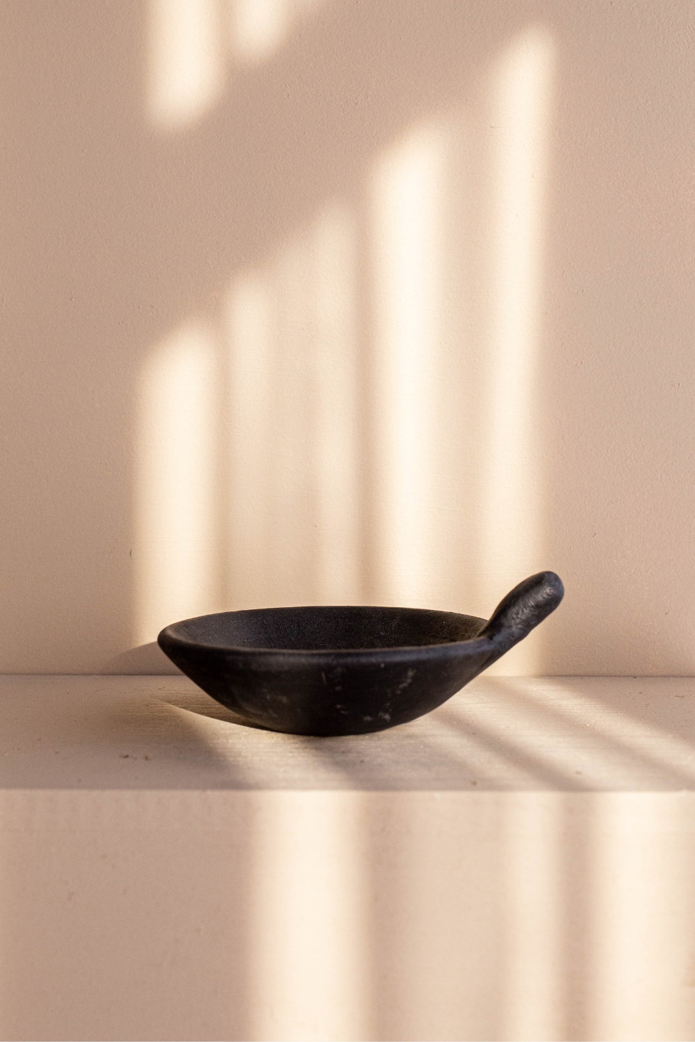 Terra-Cotta Bowl with Handle Black - Luxe B Co
