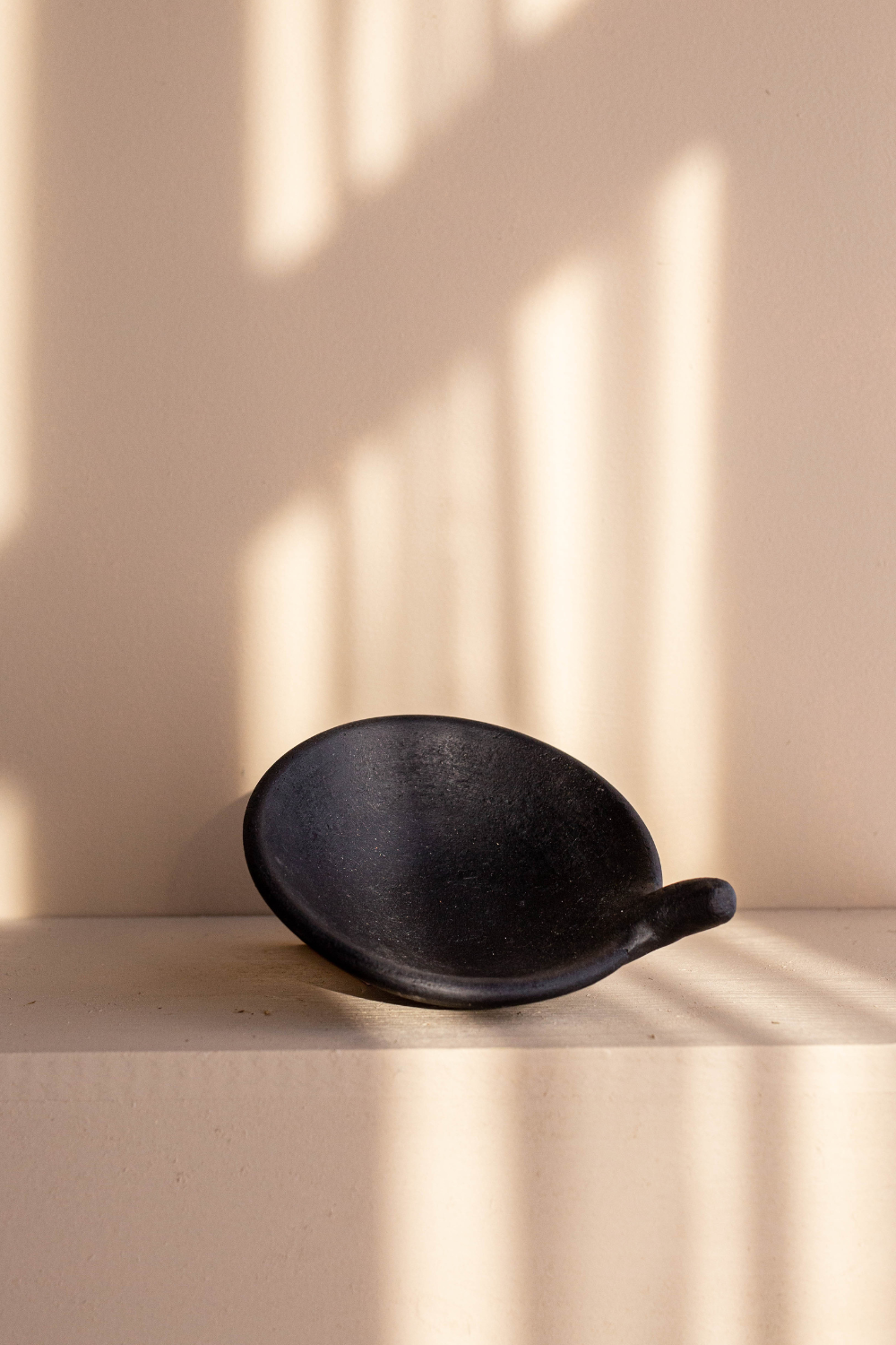 Terra-Cotta Bowl with Handle Black - Luxe B Co